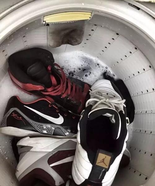 鞋子可以放在洗衣机里甩干吗