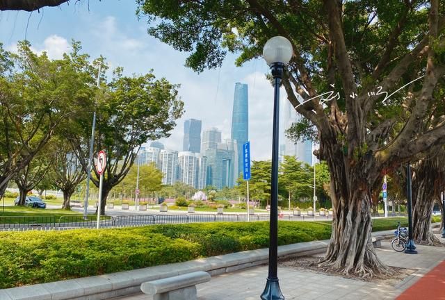 实拍“珠江新城”，广州第一大CBD，游客评价：不愧是一线城市