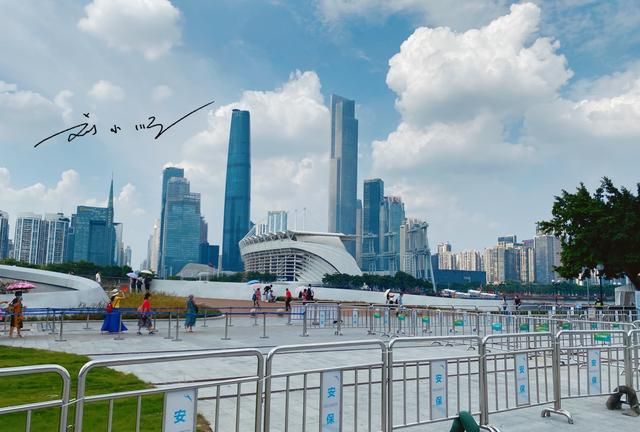 实拍“珠江新城”，广州第一大CBD，游客评价：不愧是一线城市