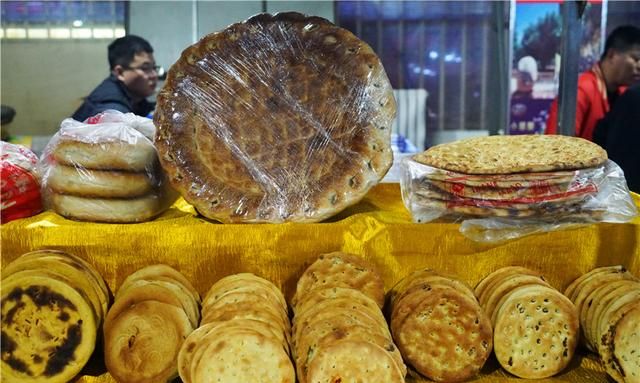 新疆和田也太好逛了，汇聚全疆好吃的美食，游客最爱的居然是烤蛋