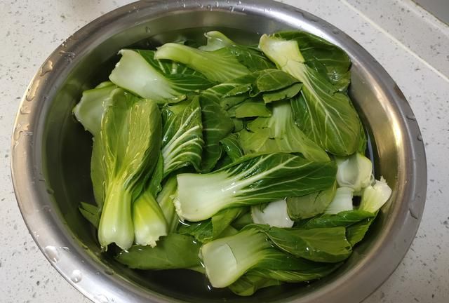 无论炒什么青菜，3个步骤是关键，做对了颜色碧绿，口感脆爽入味