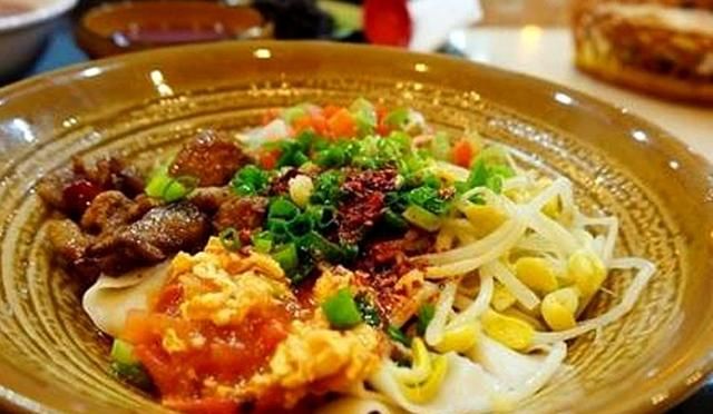 中卫沙坡头被评为“中国十大最好玩的地方”，中卫的美食你品尝过几道？