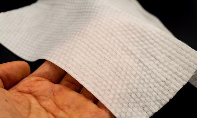 壹邦小知识：一次性洗脸巾是什么材质做的 纯棉好还是植物纤维的好