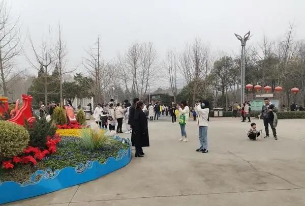 郑州动物园地铁哪一站，郑州动物园停车方便吗？或者附近有停车场吗？图4
