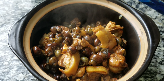 田螺鸡，广东的一道特色美食，营养丰富香味浓郁，年夜饭必备美食