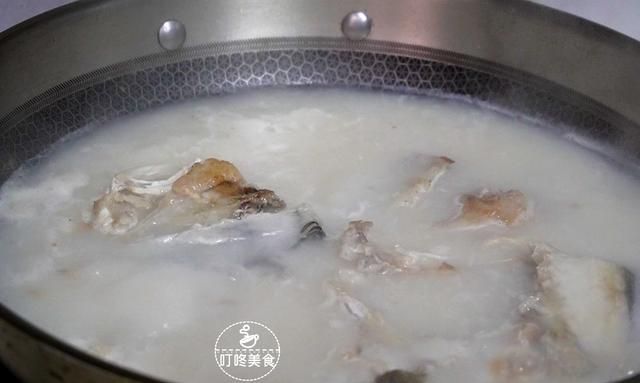 教你炖鱼头汤的正确方法，掌握这2步，鱼汤又白又香浓，无腥味