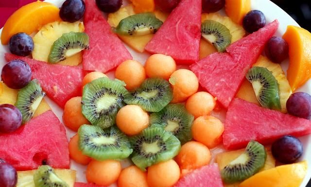 春节年夜饭的12种水果拼盘，简单好做，好看又好吃