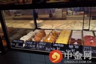 上海网红面包店使用过期发霉面粉 食药监责令其停业停产！
