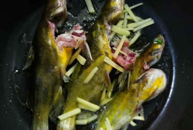 红烧黄骨鱼新做法，加这种调料省去多种配料，鲜美入味，孩子最爱