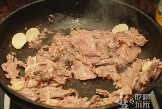 「佳肴」小炒牛肉：越是家常越考功夫，炒出鲜嫩香滑的牛肉