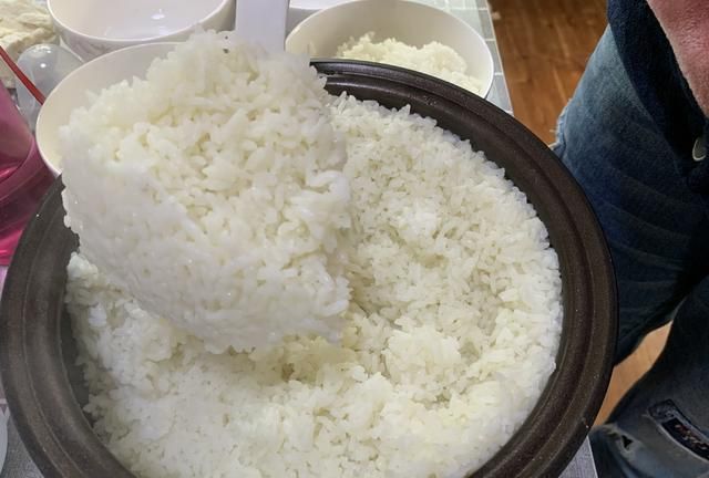 米饭水多了蒸的软了怎么补救，米饭焖软粘了怎么办？图6
