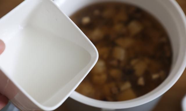 简单又开胃的豆腐汤，宿舍里的小伙伴也可以做，连喝两碗不过瘾