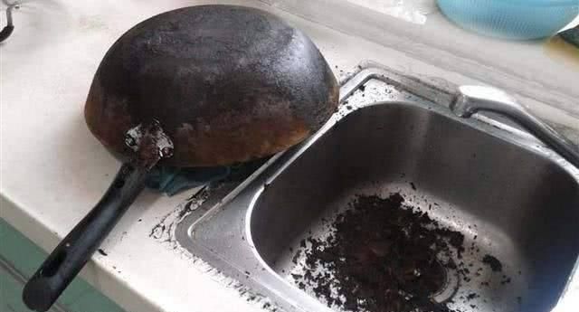 怎样洗掉锅内黑垢