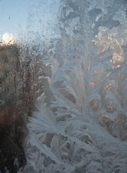 冬季汽车玻璃水结冰怎么解决