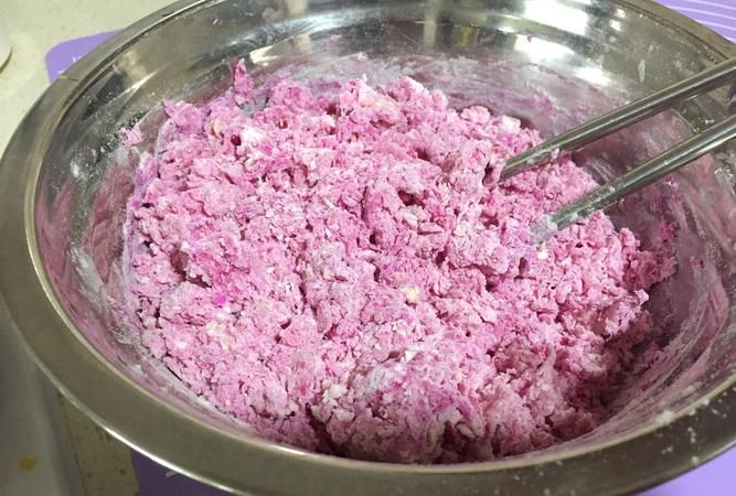 做臭豆腐出现粉红色正常吗