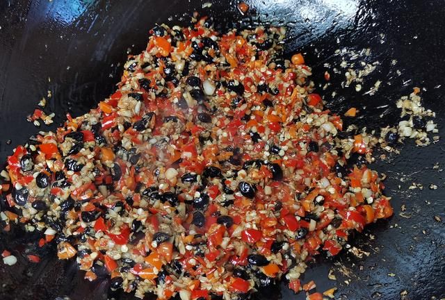 开胃又下饭的辣椒炒豆豉，做法简单，味道香辣，下饭拌面超美味
