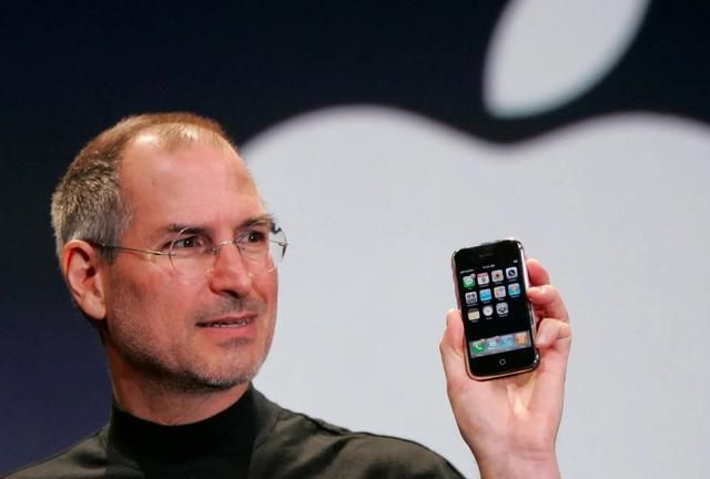 「iPhone历代记」从2007年到2022年，都是我们热爱数码的青春