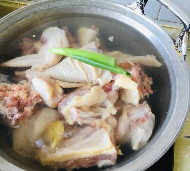 清炖鸡怎么炖好吃家常做法，清炖鸡汤正宗的做法？图5