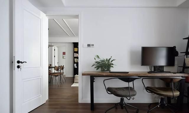 如何打造洁净素雅空间？纯白色调+质朴木材，自然又舒适