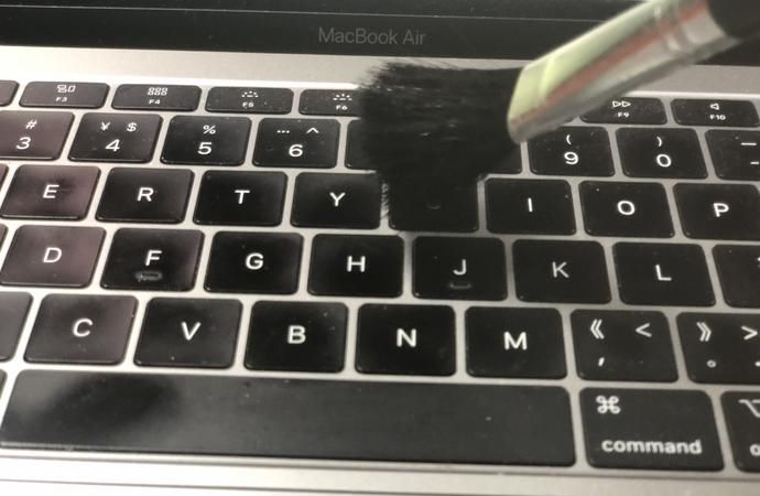 华硕笔记本键盘里的污垢该怎么清理