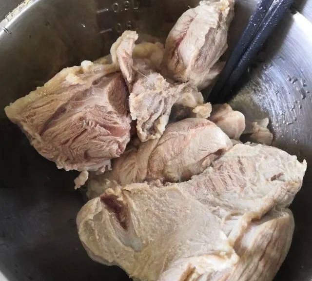 怎样煮白水羊肉好吃又简单，白水羊肉汤的正确做法？图7