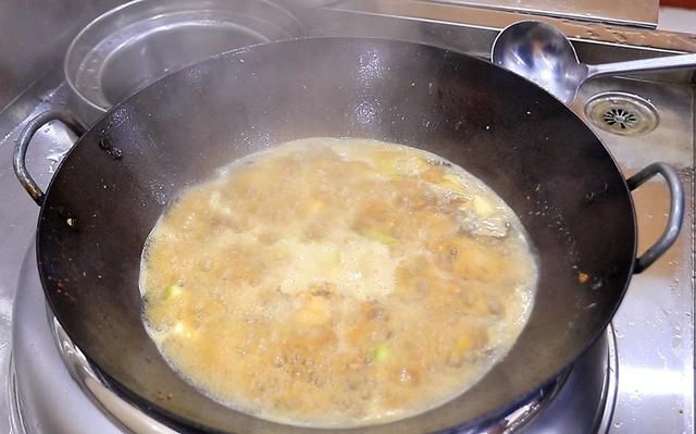 做家常炒鸡时，不要直接下锅炒，多加这一步，肉质鲜嫩，无腥味