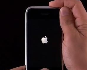 iphone手机开机出现白苹果卡机原因及解决办法