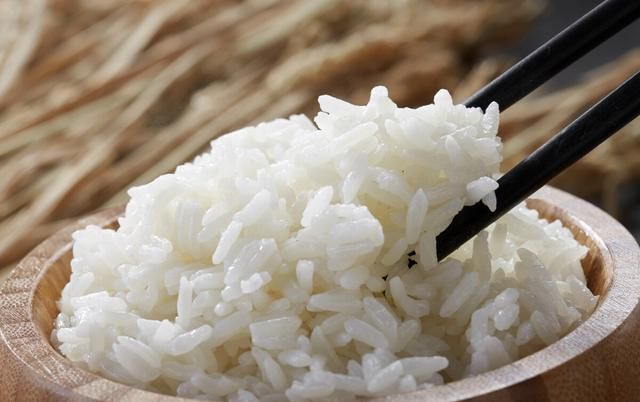 隔夜的米饭能不能吃？很多人都想错了，看完都能明白，记得转告