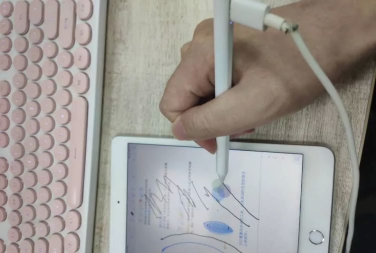 怎样自制电容笔--简单--小巧灵敏--不损伤屏幕，自制电容笔DIY触屏笔？图6