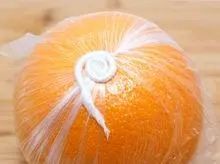 脐橙冷藏可以保存多久，请问：水果中的苹果和橙子可以放在冰箱里保鲜吗？图1