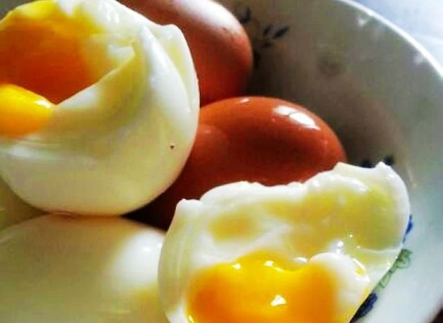白煮蛋冷水下锅要煮几分钟，煮溏心蛋一般需要几分钟？图10