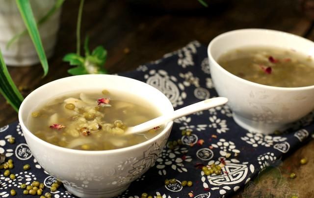 绿豆汤怎么做最好？到底能不能用铁锅？为啥有时候做的发红？