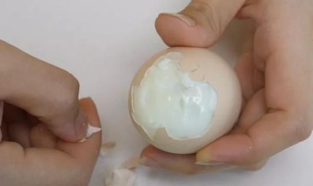 鸡蛋在冰箱里能存放多久？鸡蛋是否新鲜该如何鉴别？涨知识了