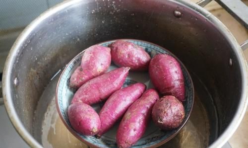 紫薯煮水后变色，是变质了吗？营养师：花青素在作怪，可以放心吃