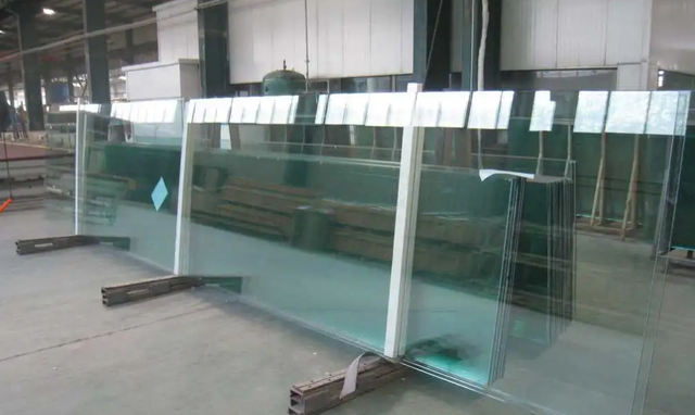 玻璃的强度由什么决定，如何提高玻璃的强度呢？