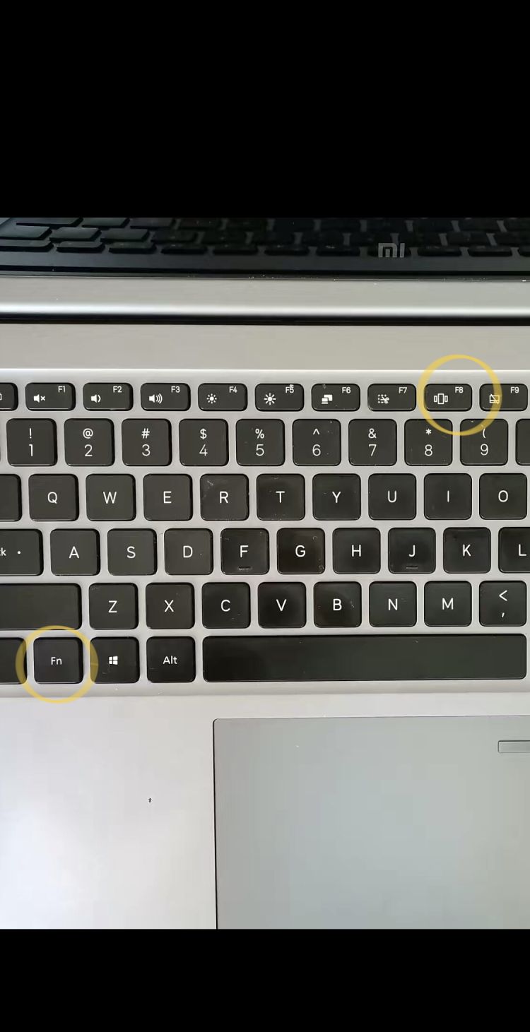 电脑键盘打字母或者拼音出数字，手提电脑键盘上字母和数字混合怎么切换？图1