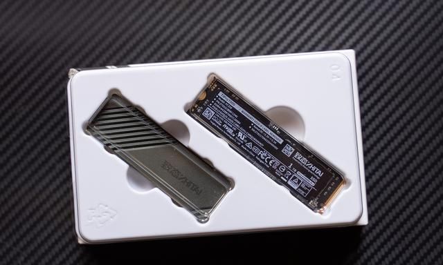 「制裁即荣耀」致钛TiPro7000固态硬盘拆解简测
