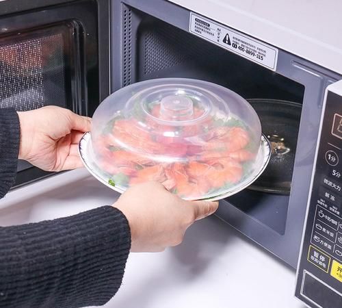 冷冻的盘子能直接放入微波炉吗