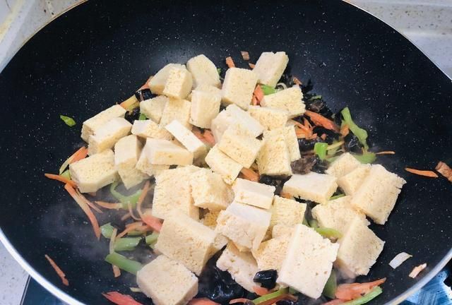 清炒冻豆腐是怎么做的