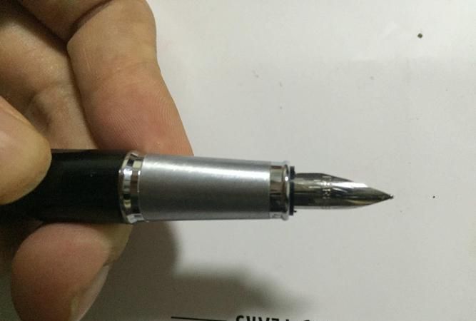 钢笔的墨水沾到手上怎么洗
