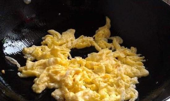 鸡蛋用油炸会怎么样，油炸蓬松鸡蛋花的做法