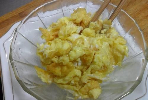 鸡蛋片怎么做才能蓬松软嫩