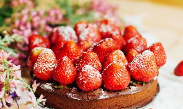 香浓草莓酱的超简单做法，草莓控们有福啦，快来动手做一下吧