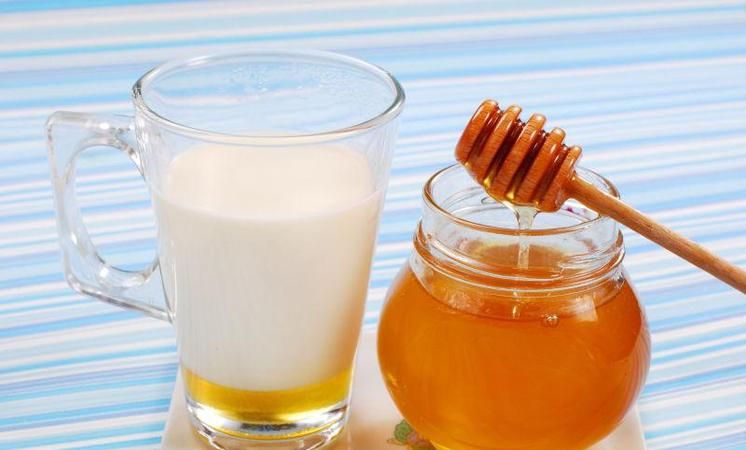 新鲜牛奶可以用来喂蜜蜂吗