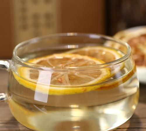 桑葚干和柠檬干泡水的正确方法