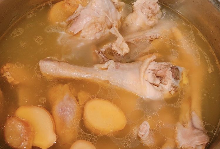 家常清炖鸡汤详细步骤，清炖土鸡汤的正确方法不用砂锅？图7