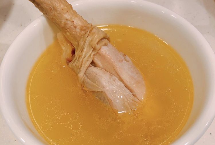 家常清炖鸡汤详细步骤，清炖土鸡汤的正确方法不用砂锅？图8