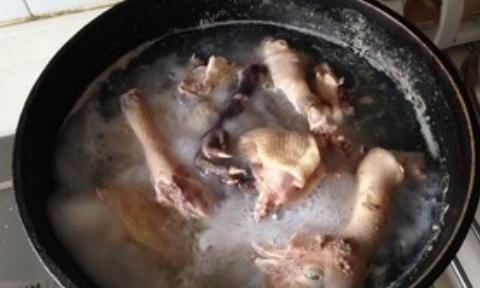 家常清炖鸡汤详细步骤，清炖土鸡汤的正确方法不用砂锅？图11