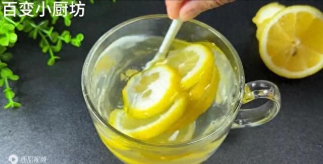 柠檬泡水，用开水还是温水？很多人都错了，难怪怎么喝也没有效果