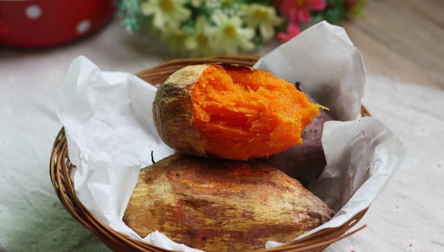 烤红薯会比蒸红薯热量高吗？红薯怎么吃健康？